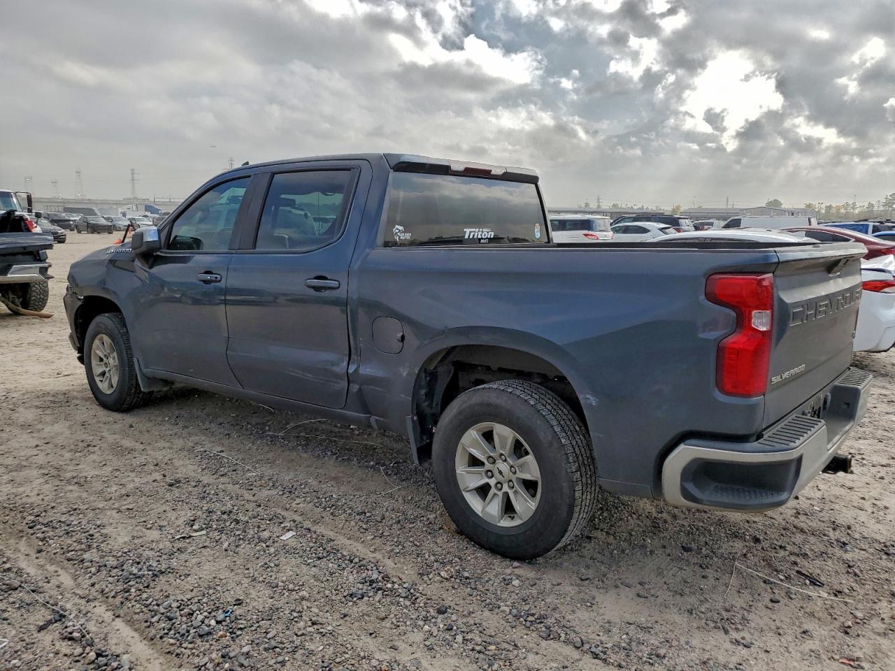 2021 CHEVROLET SILVERADO C1500 LT photo 2