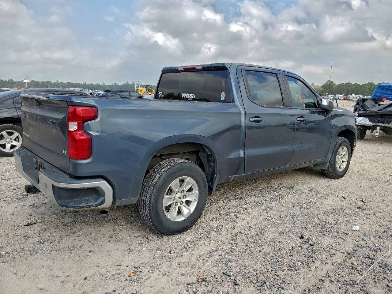 2021 CHEVROLET SILVERADO C1500 LT photo 3
