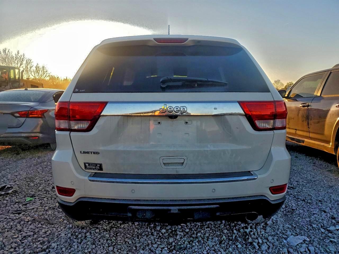 2012 JEEP GRAND CHEROKEE LIMITED photo 6
