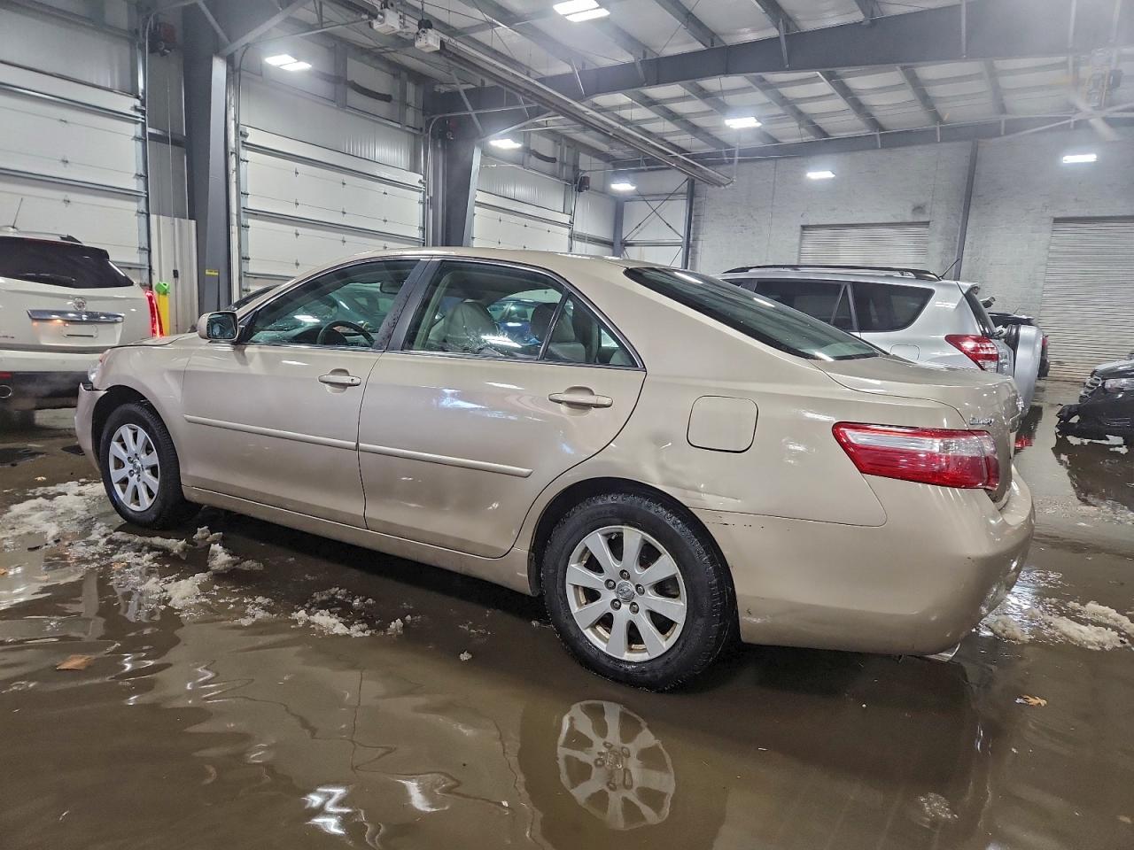 2009 TOYOTA CAMRY SE photo 2