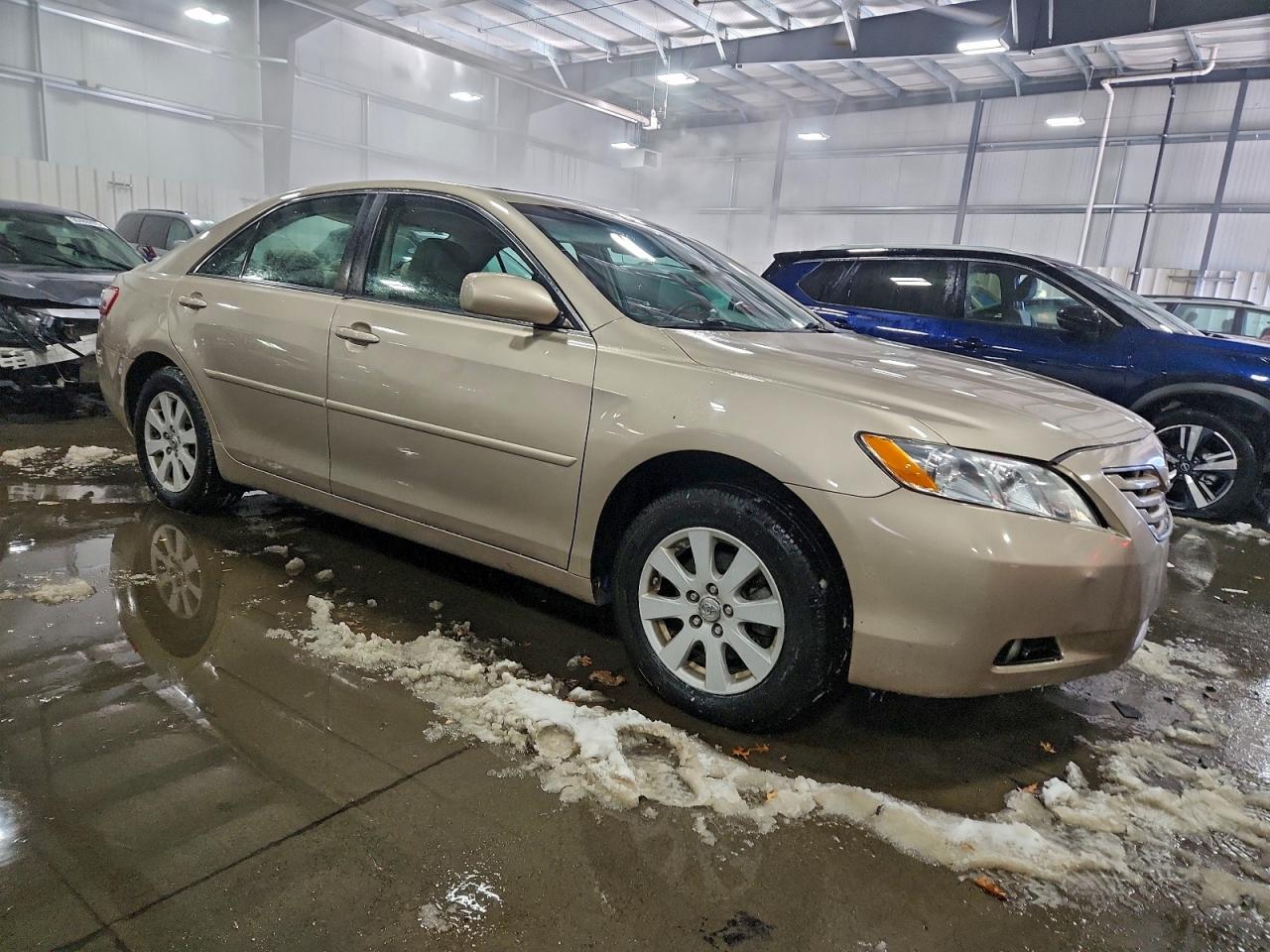 2009 TOYOTA CAMRY SE photo 4