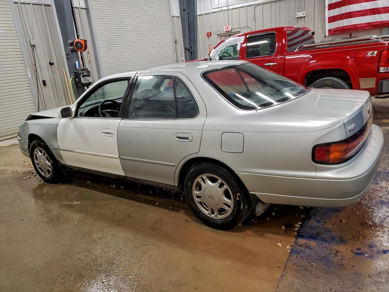 1994 TOYOTA CAMRY XLE photo 2