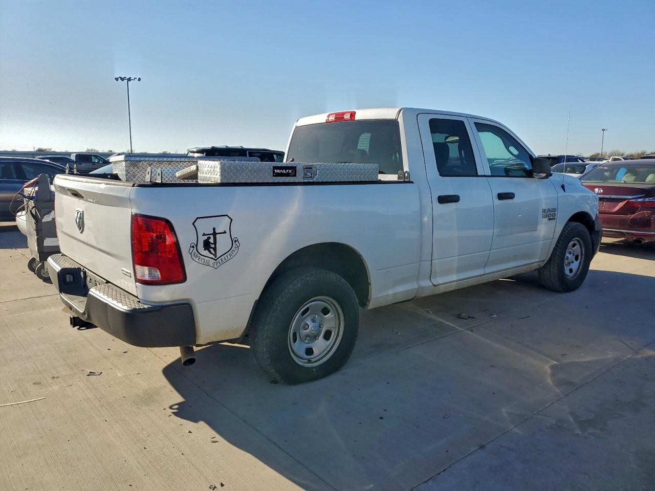 2019 RAM 1500 CLASSIC TRADESMAN photo 3