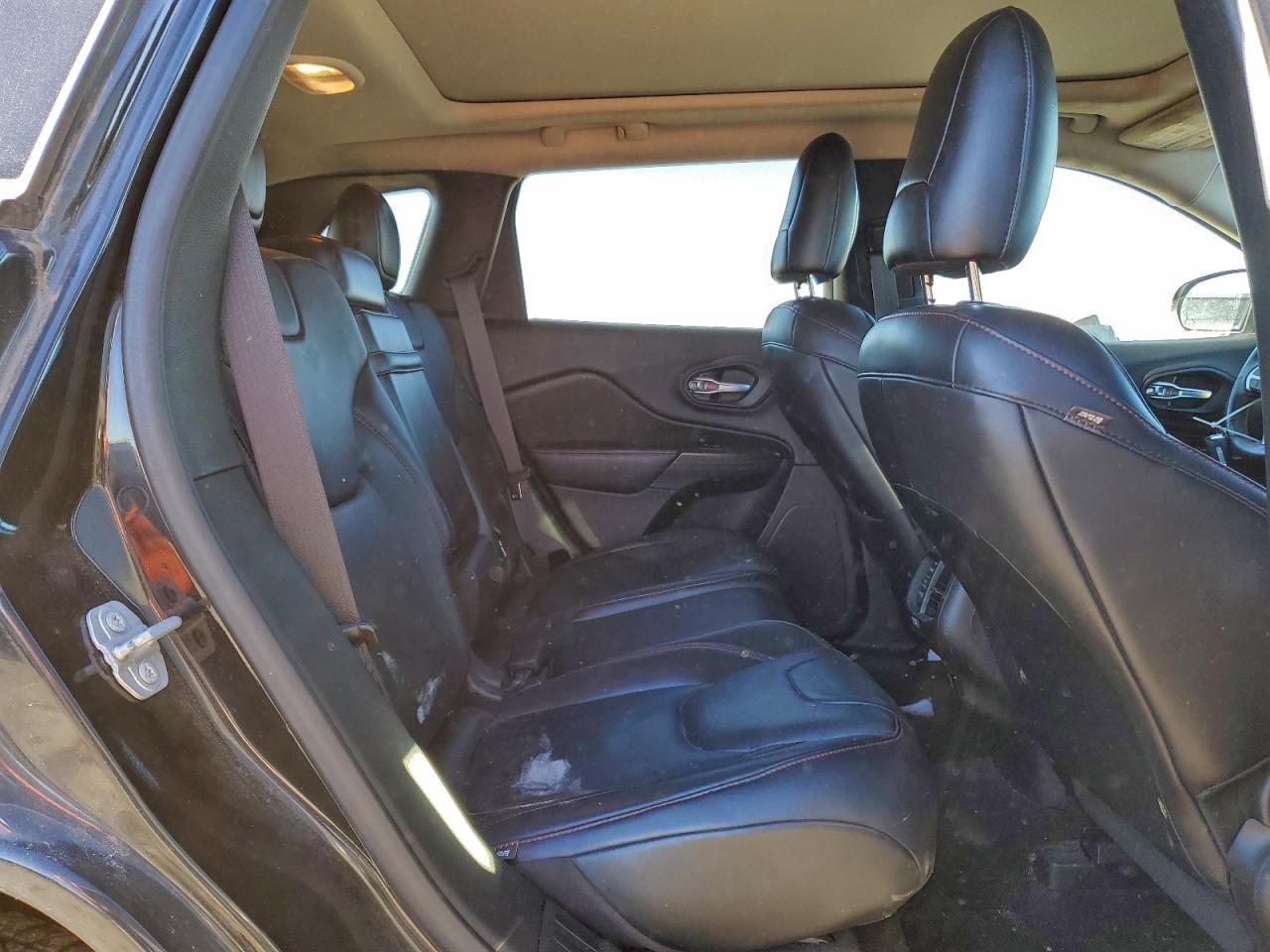 2016 JEEP CHEROKEE TRAILHAWK photo 11