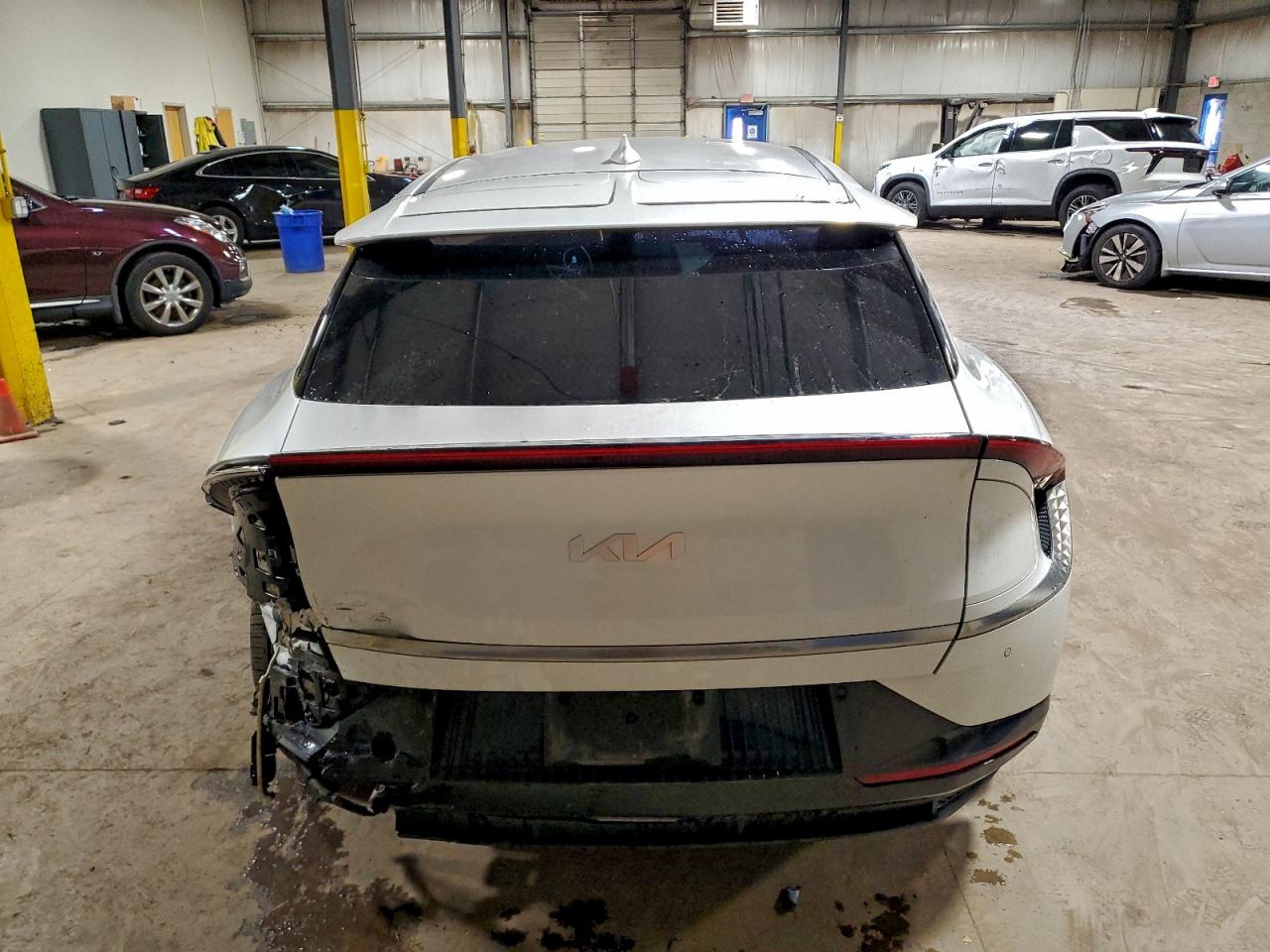 2024 KIA EV6 LIGHT photo 6