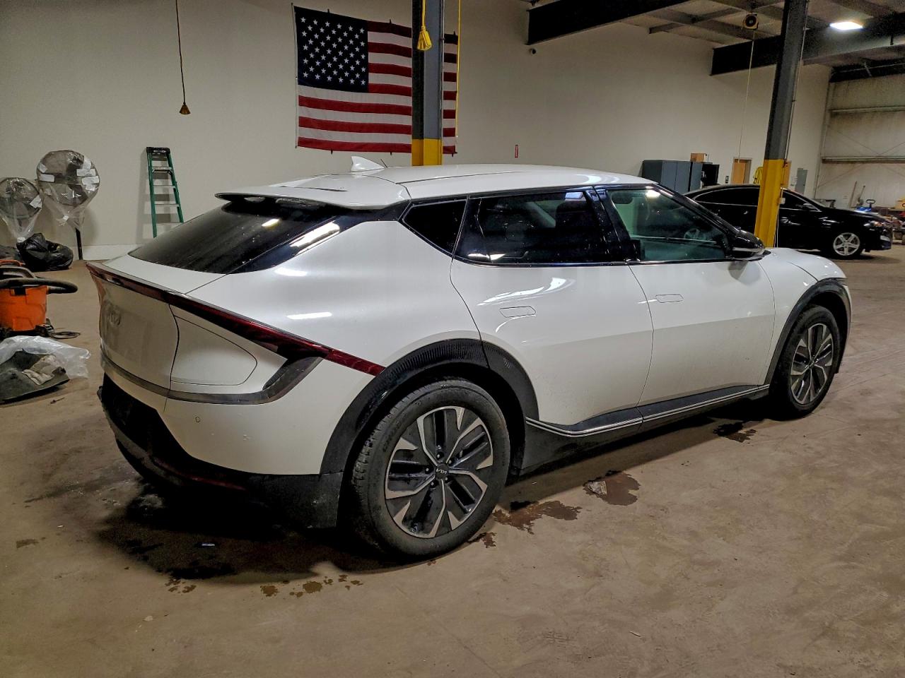 2024 KIA EV6 LIGHT photo 3