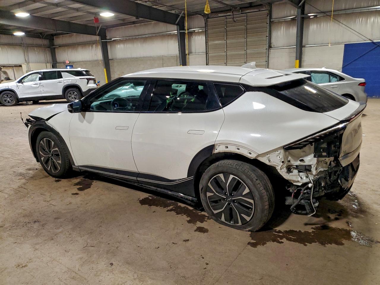 2024 KIA EV6 LIGHT photo 2