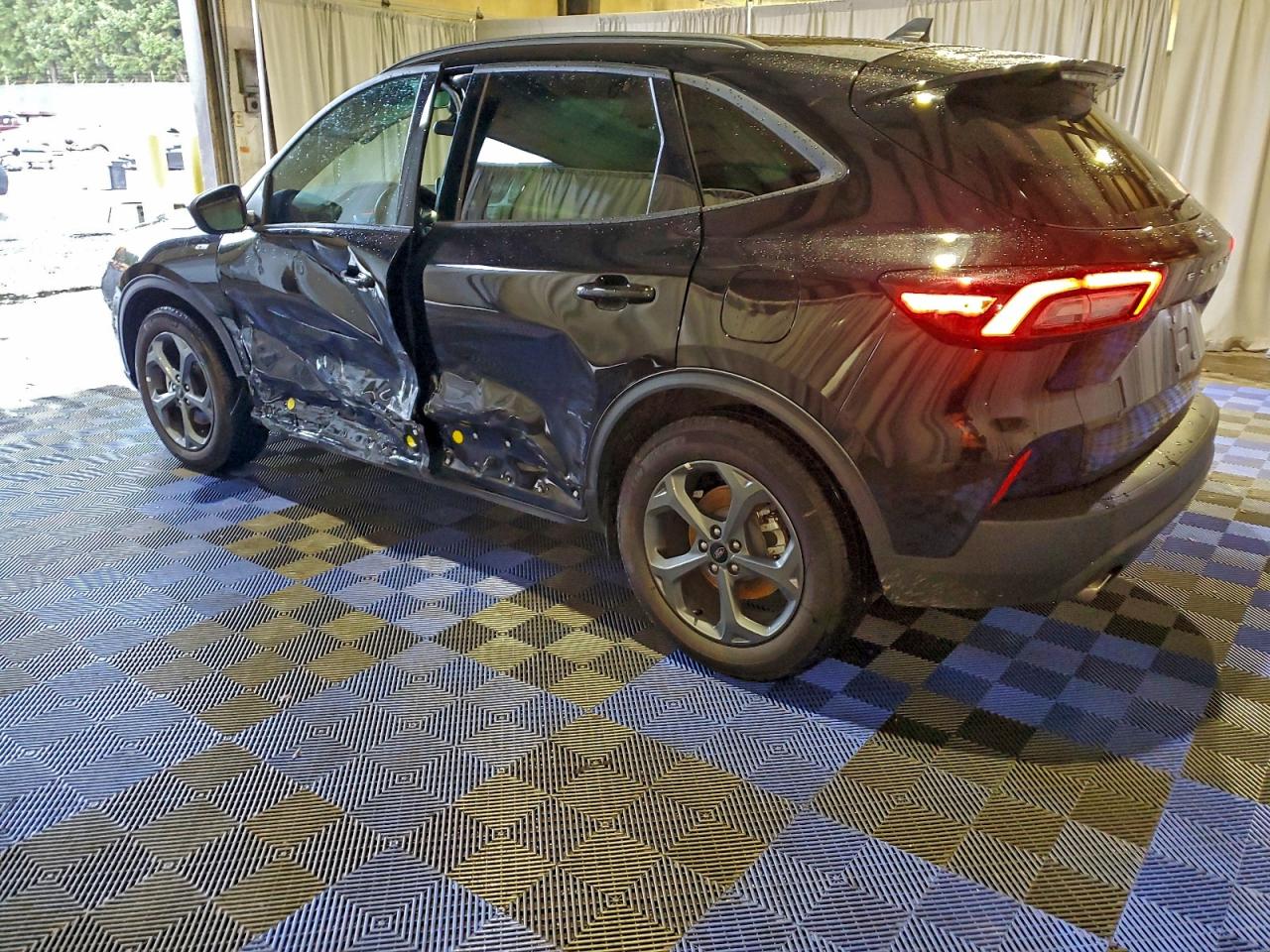 2025 FORD ESCAPE ST LINE photo 2