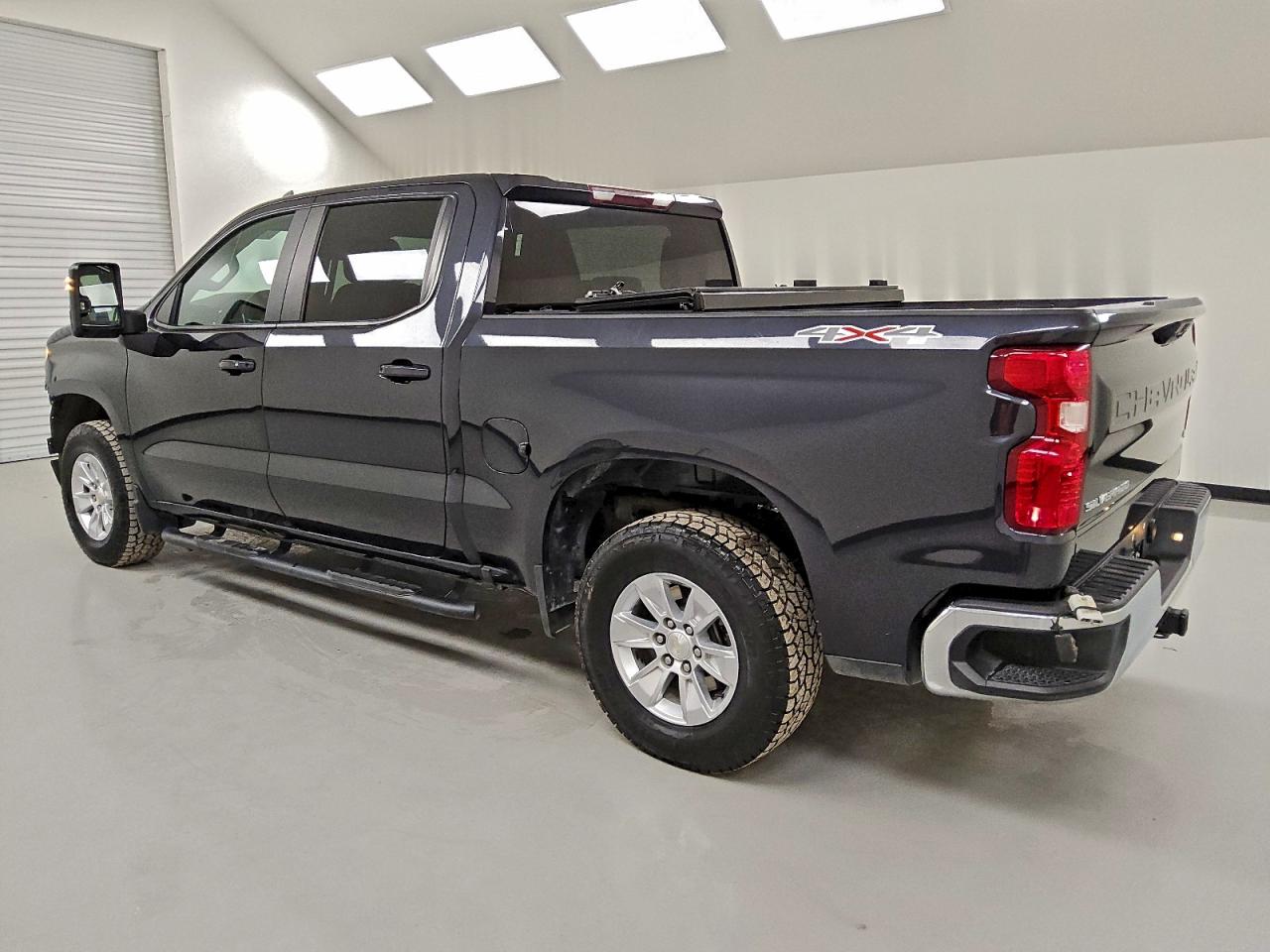 2023 CHEVROLET SILVERADO K1500 LT photo 2