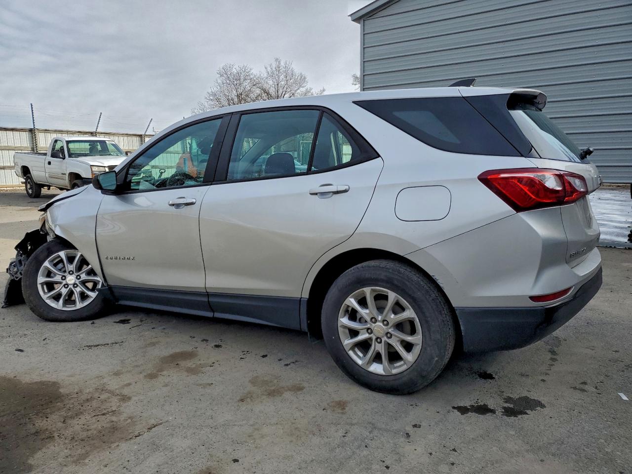 2020 CHEVROLET EQUINOX LS photo 2