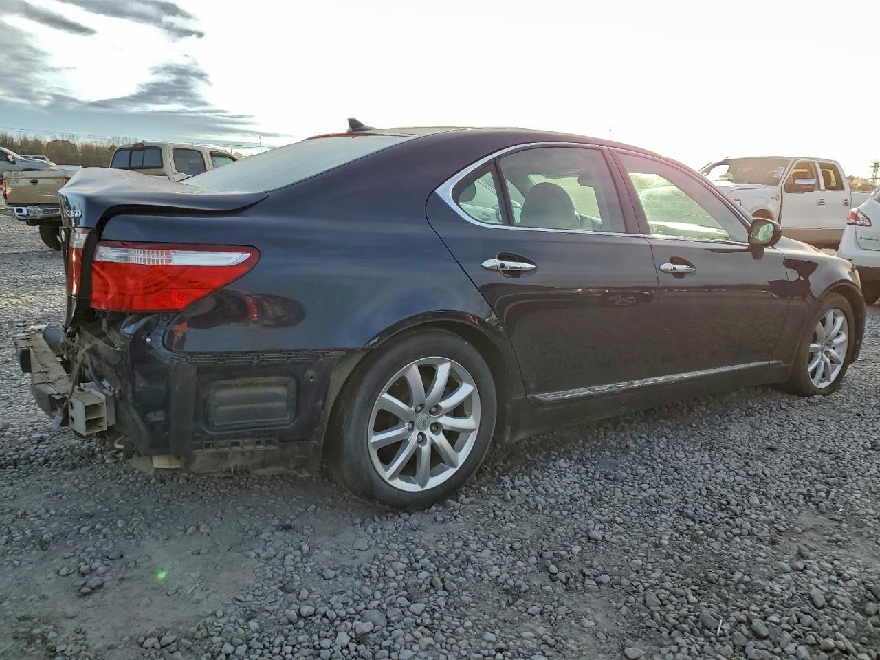 2007 LEXUS LS 460 photo 3