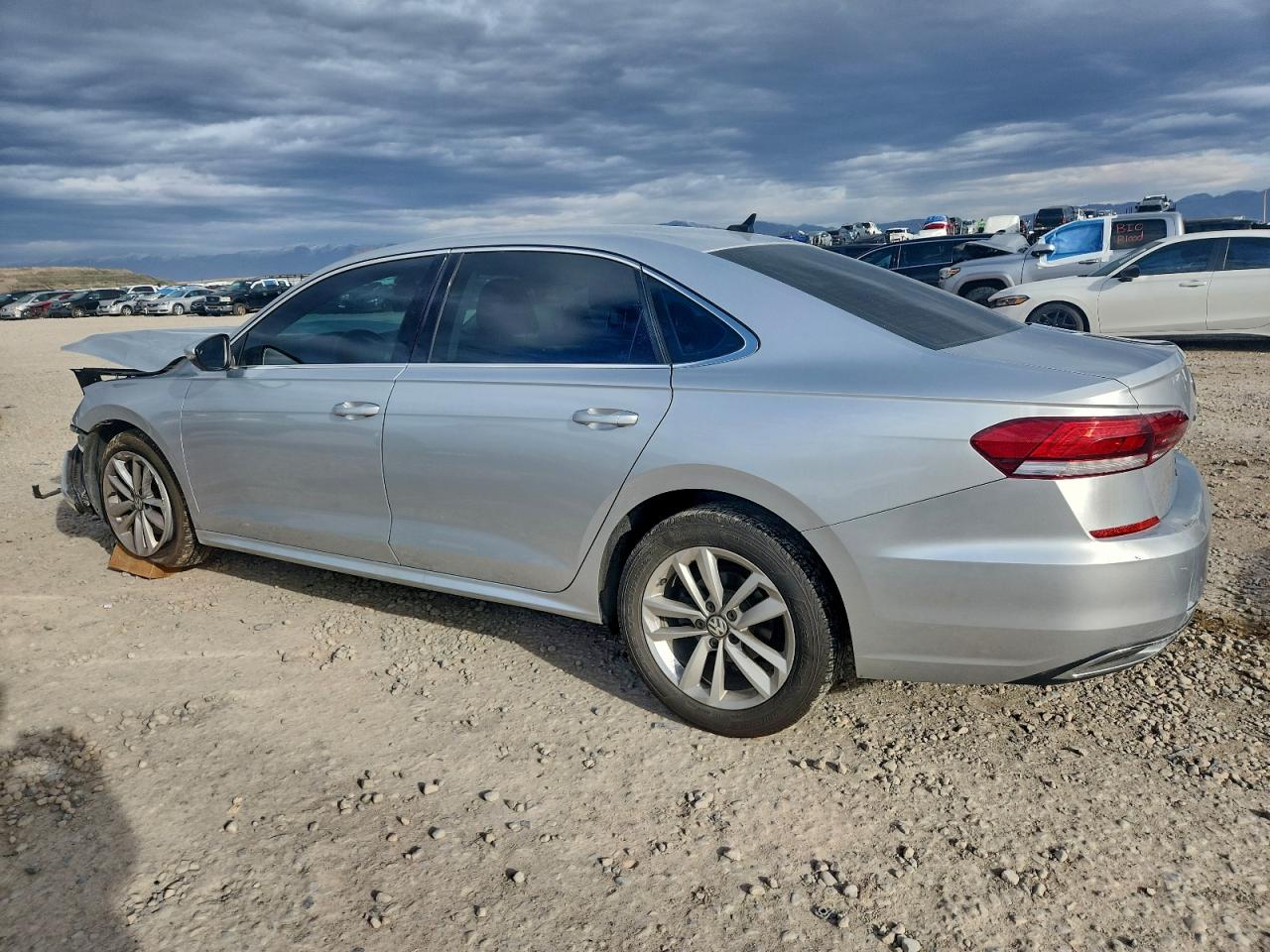 2020 VOLKSWAGEN PASSAT SE photo 2