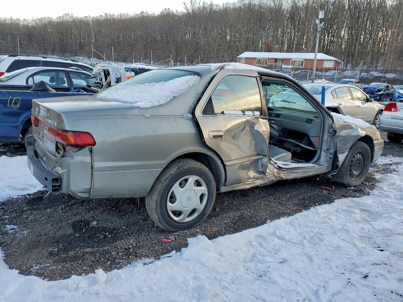 1997 TOYOTA CAMRY CE photo 3