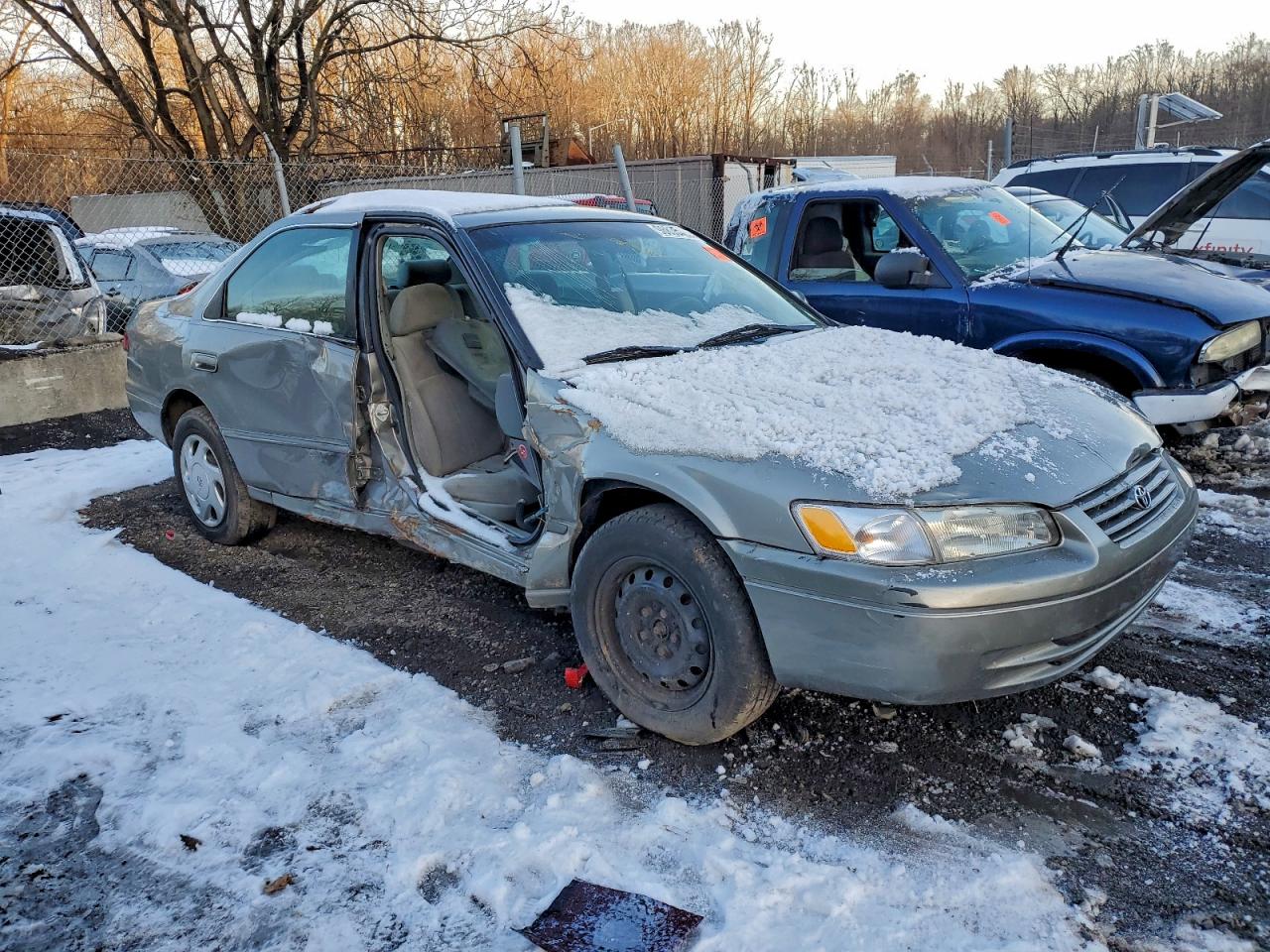 1997 TOYOTA CAMRY CE photo 4