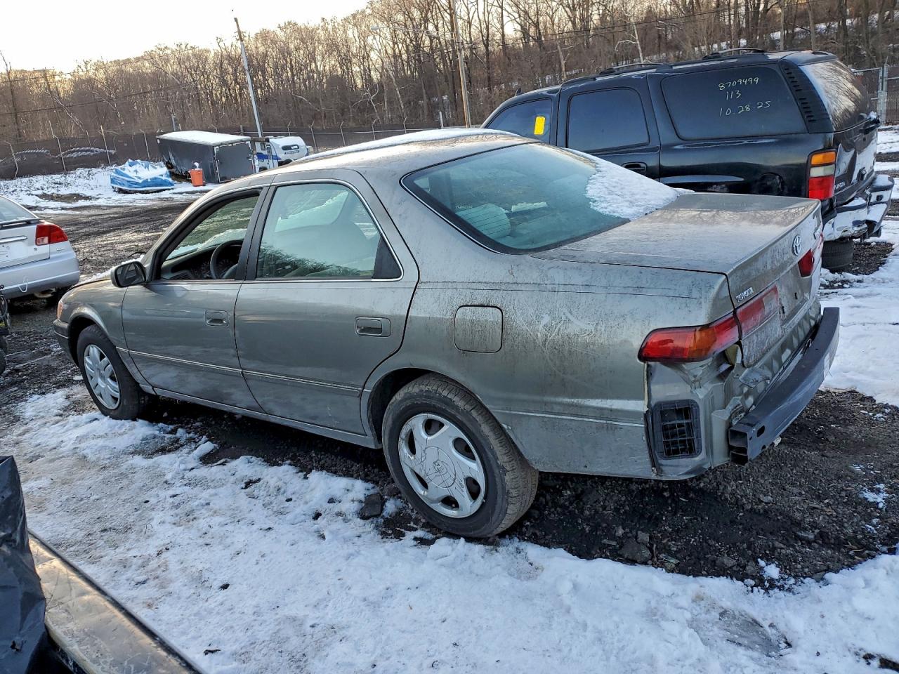 1997 TOYOTA CAMRY CE photo 2