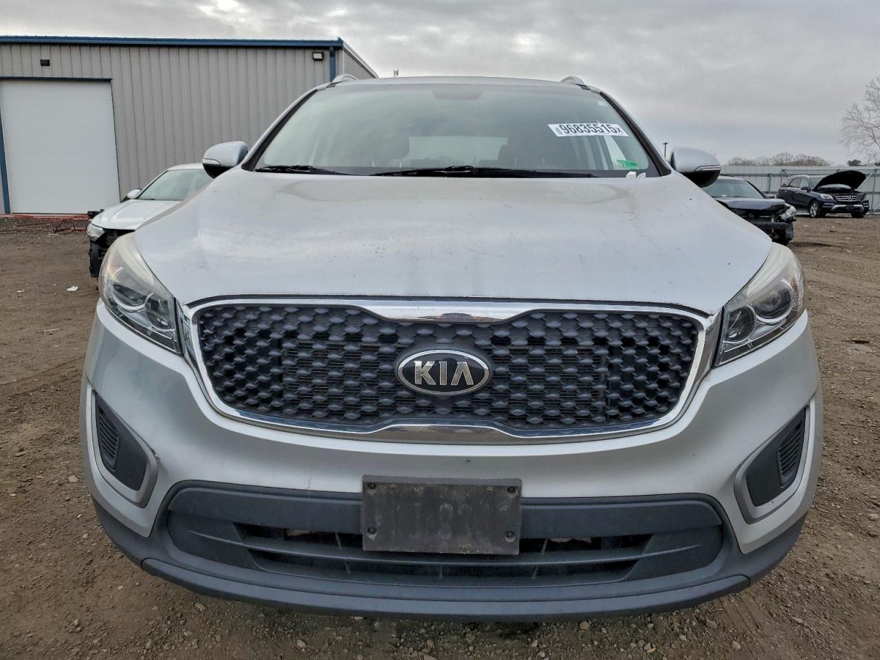 2016 KIA SORENTO LX photo 5