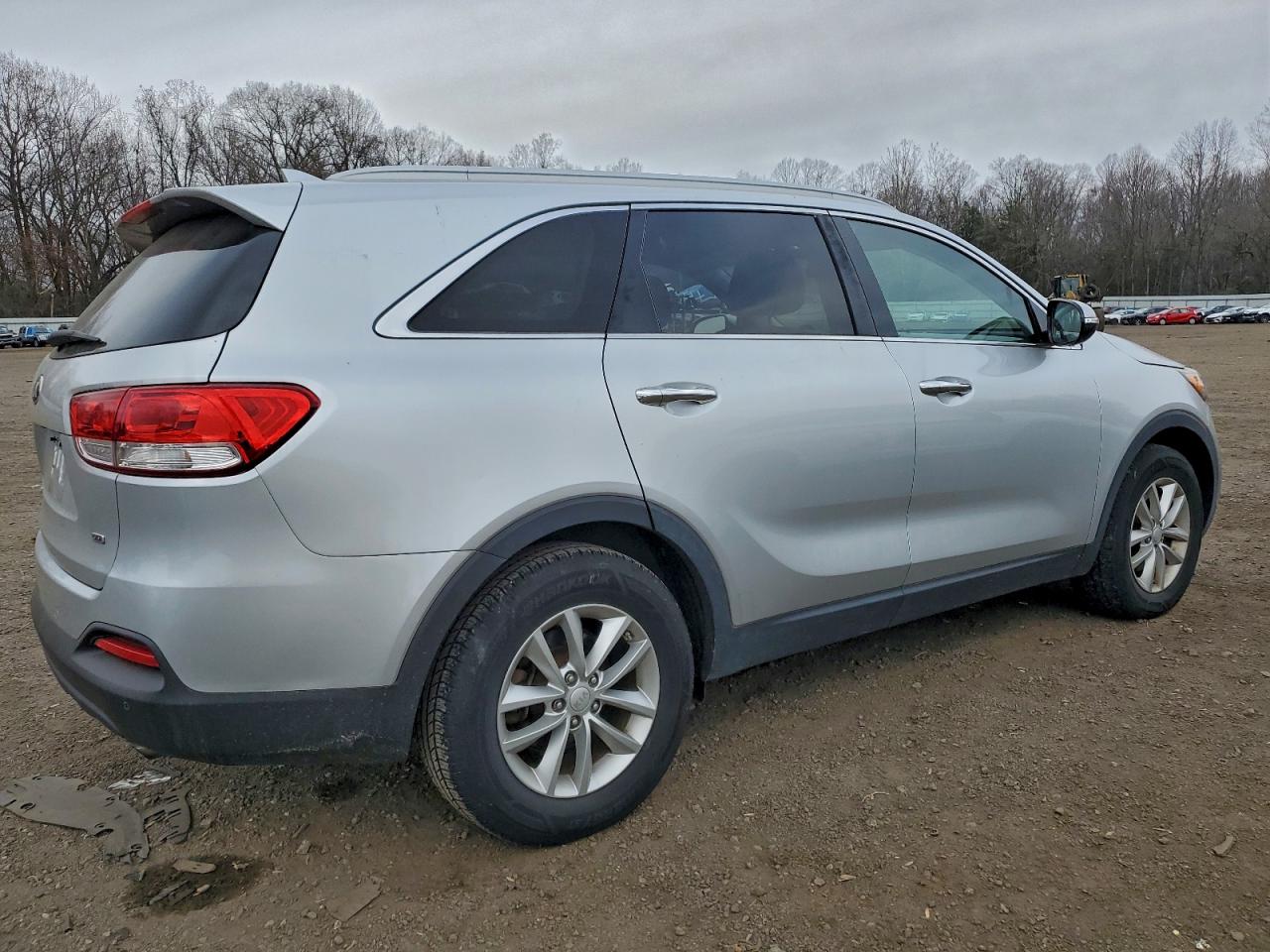 2016 KIA SORENTO LX photo 3