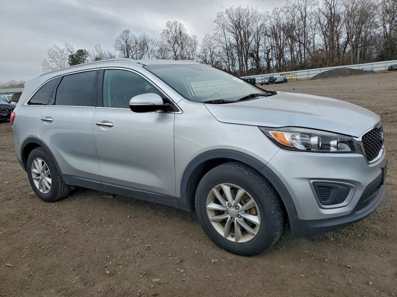 2016 KIA SORENTO LX photo 4