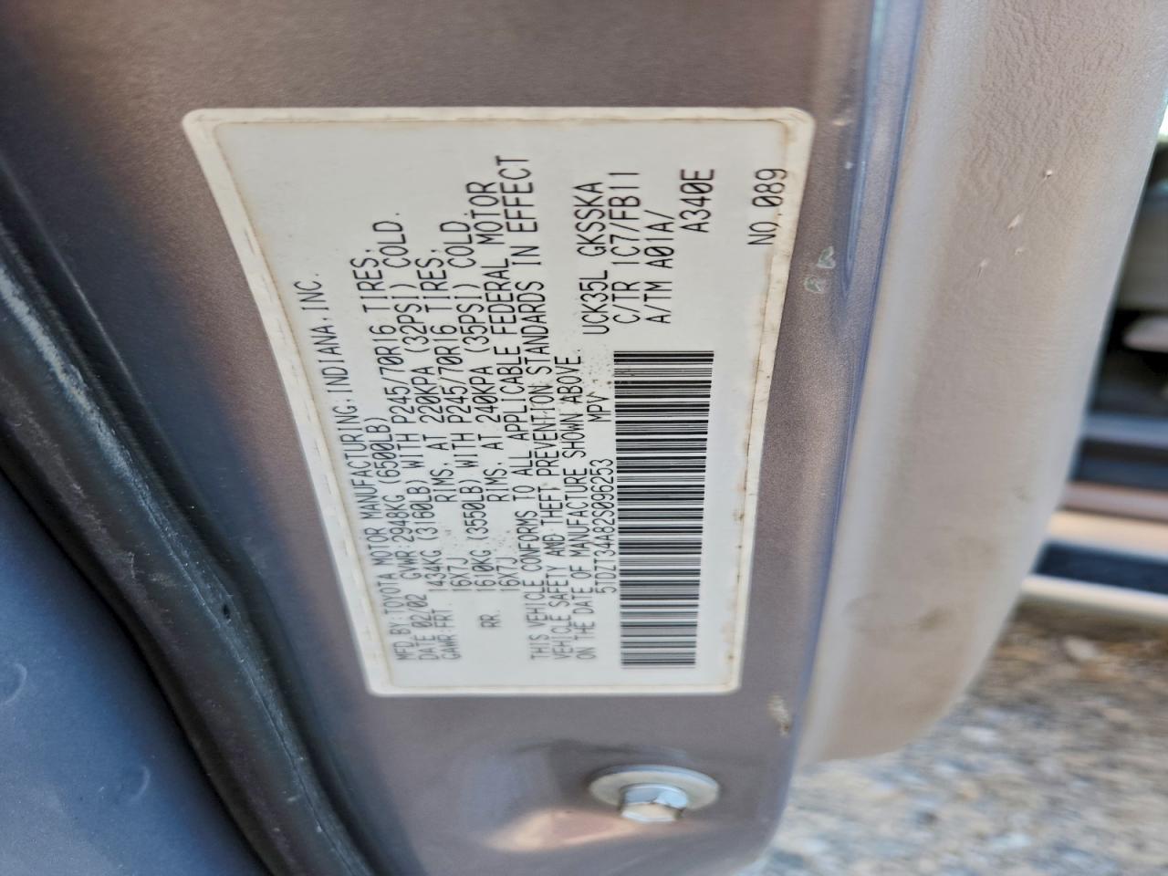 2002 TOYOTA SEQUOIA SR5 photo 13