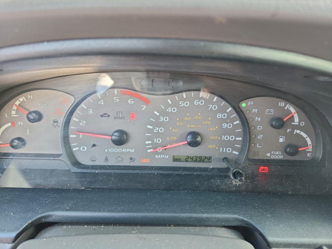 2002 TOYOTA SEQUOIA SR5 photo 9