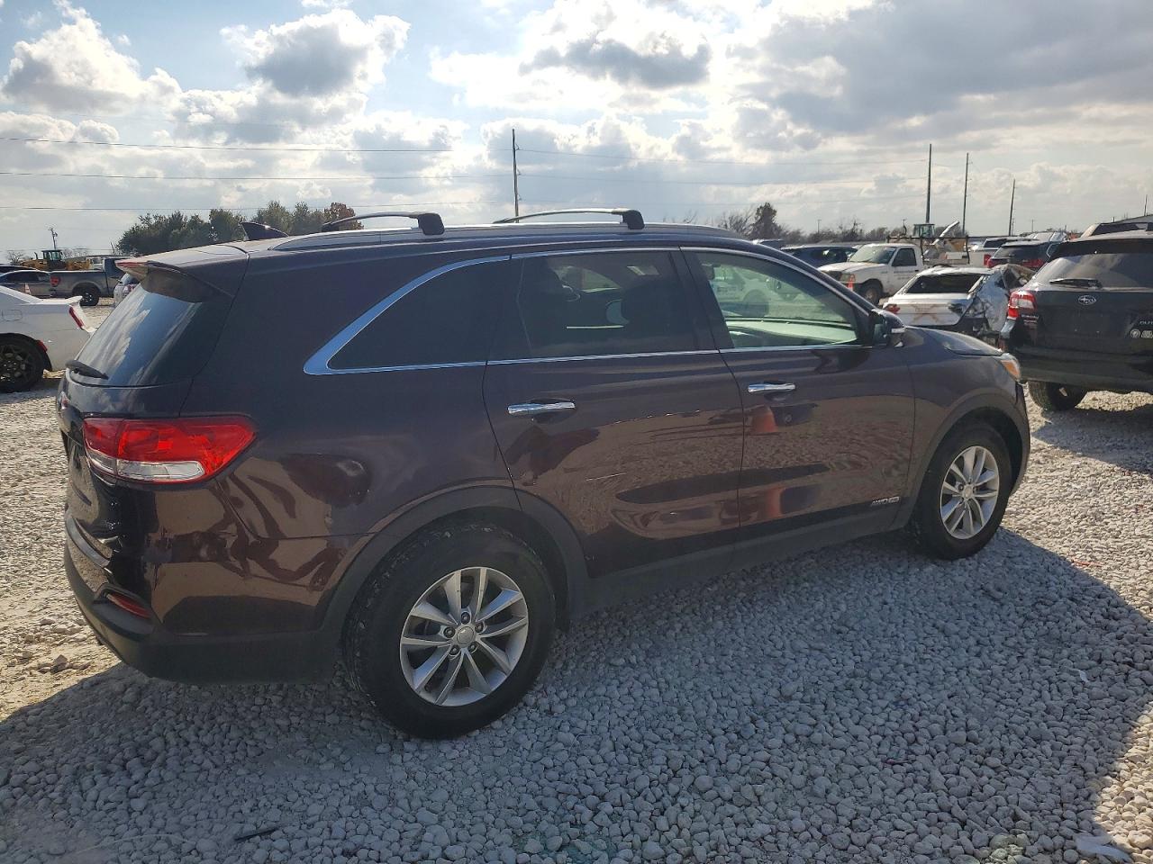 2016 KIA SORENTO LX photo 3