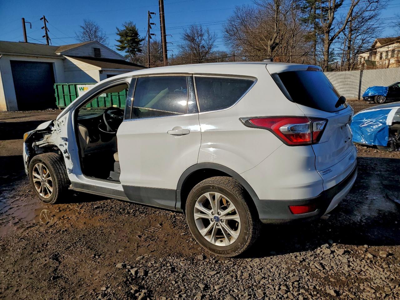 2017 FORD ESCAPE SE photo 2