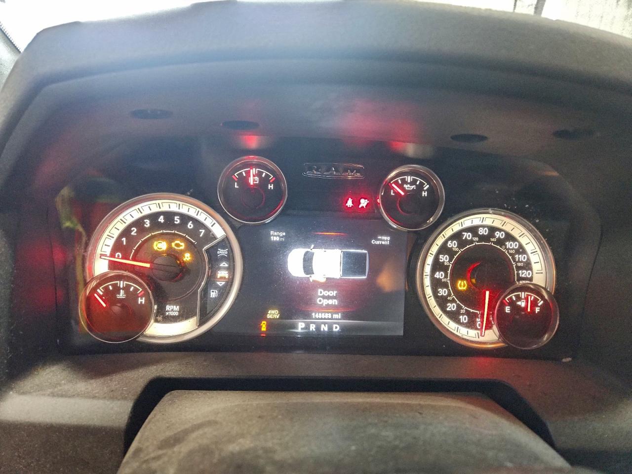 2014 RAM 1500 SLT photo 9