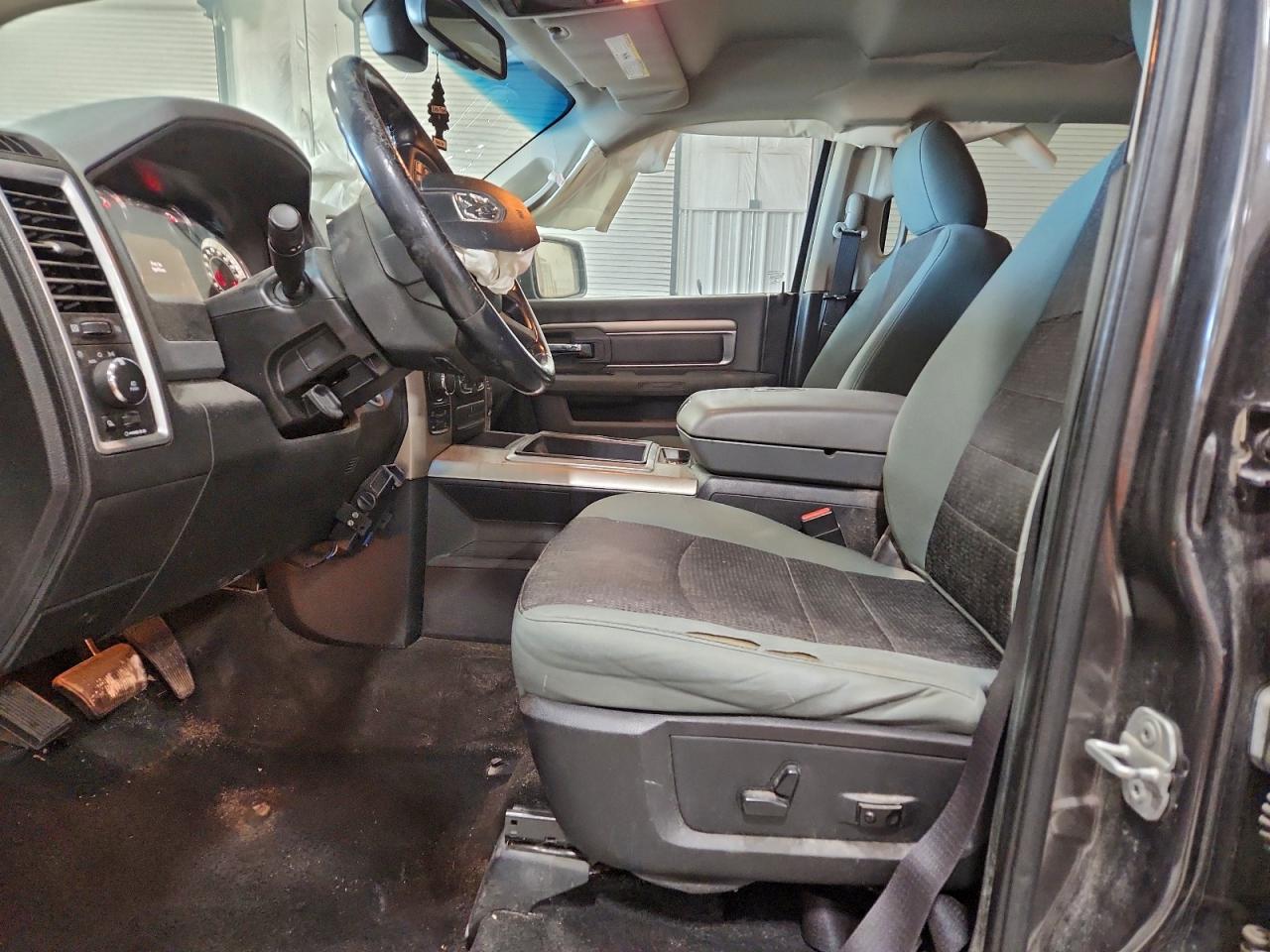 2014 RAM 1500 SLT photo 7