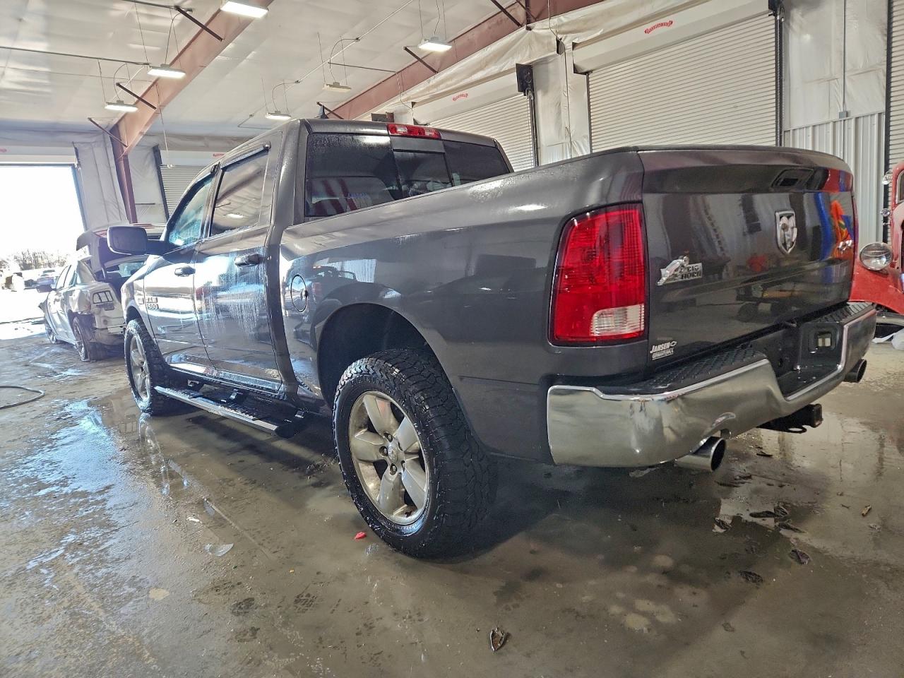 2014 RAM 1500 SLT photo 2