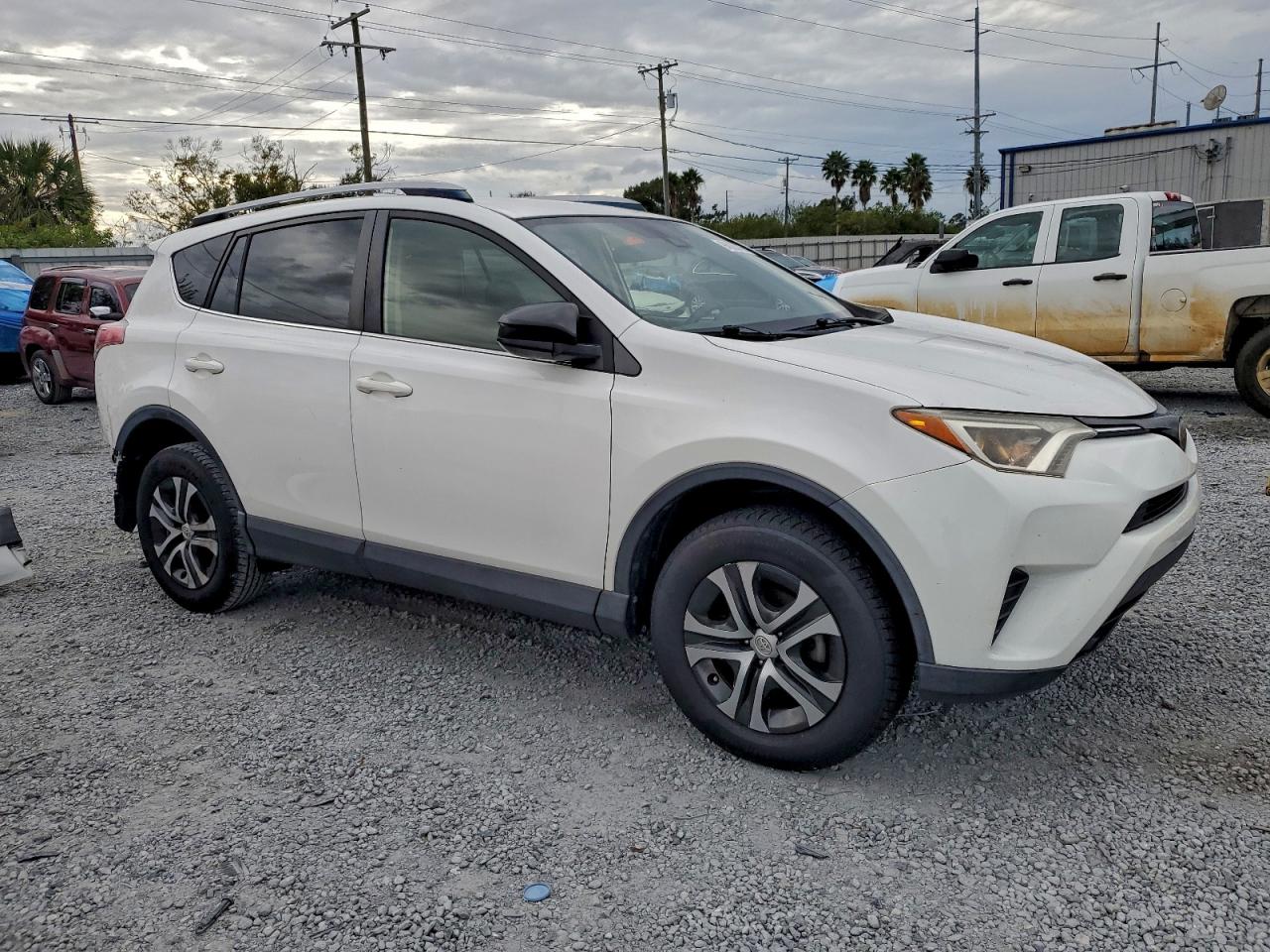 2017 TOYOTA RAV4 LE photo 4