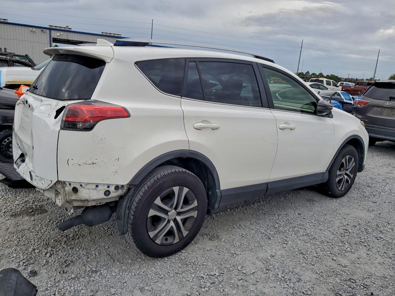 2017 TOYOTA RAV4 LE photo 3