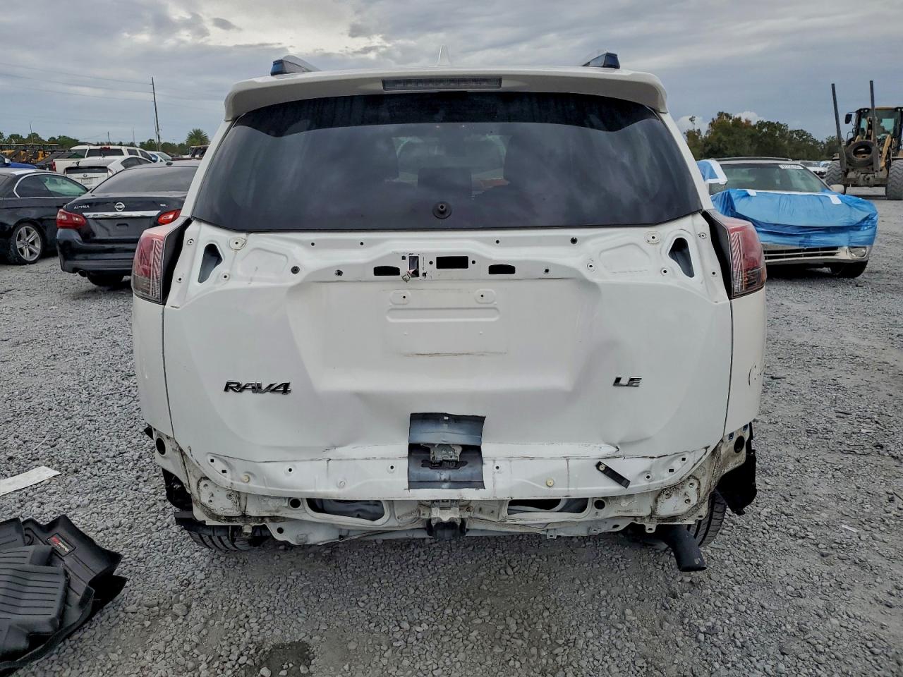2017 TOYOTA RAV4 LE photo 6