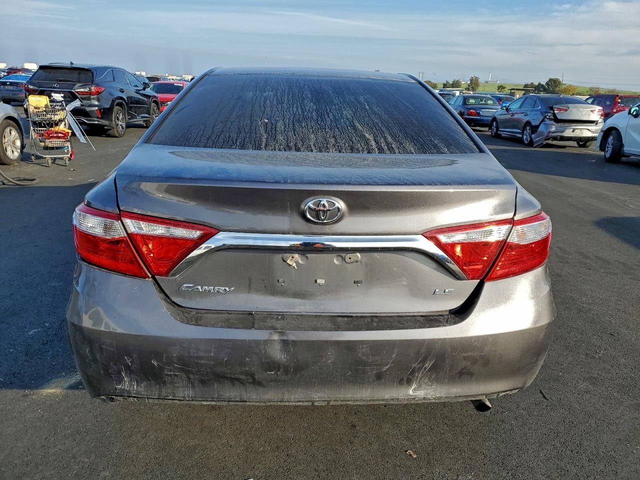 2016 TOYOTA CAMRY LE photo 6