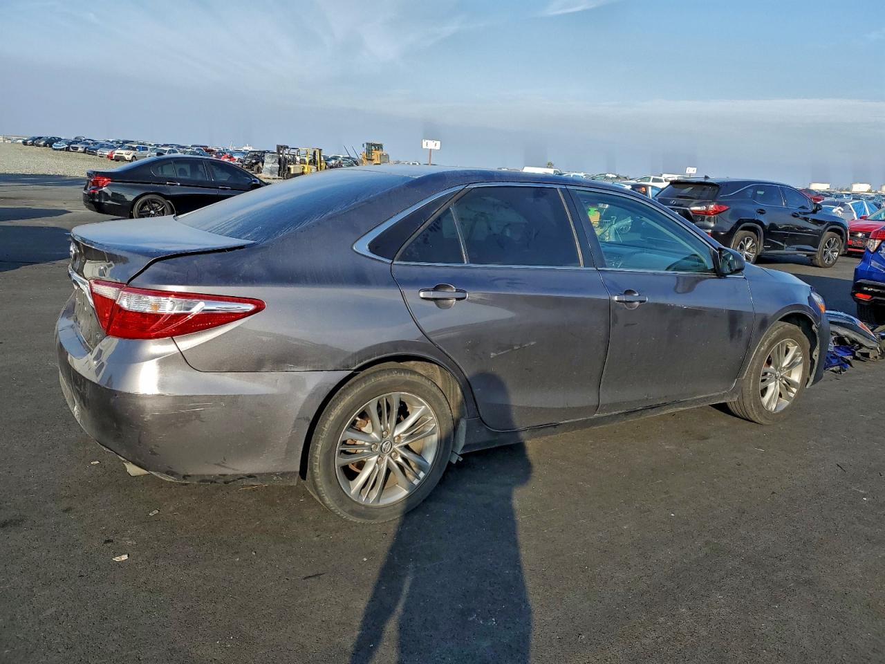 2016 TOYOTA CAMRY LE photo 3