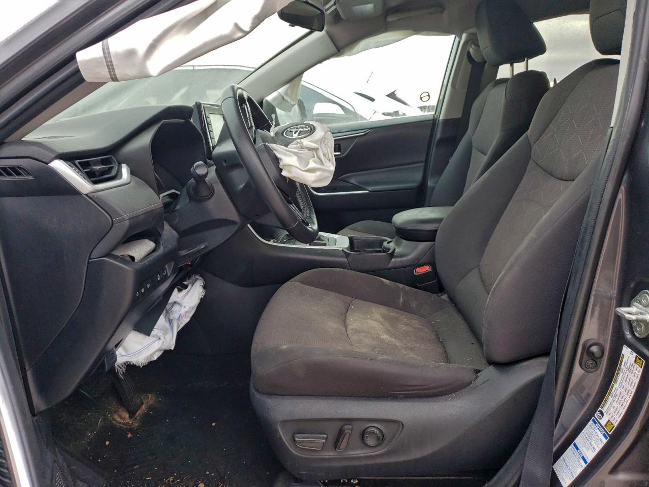 2019 TOYOTA RAV4 XLE photo 7