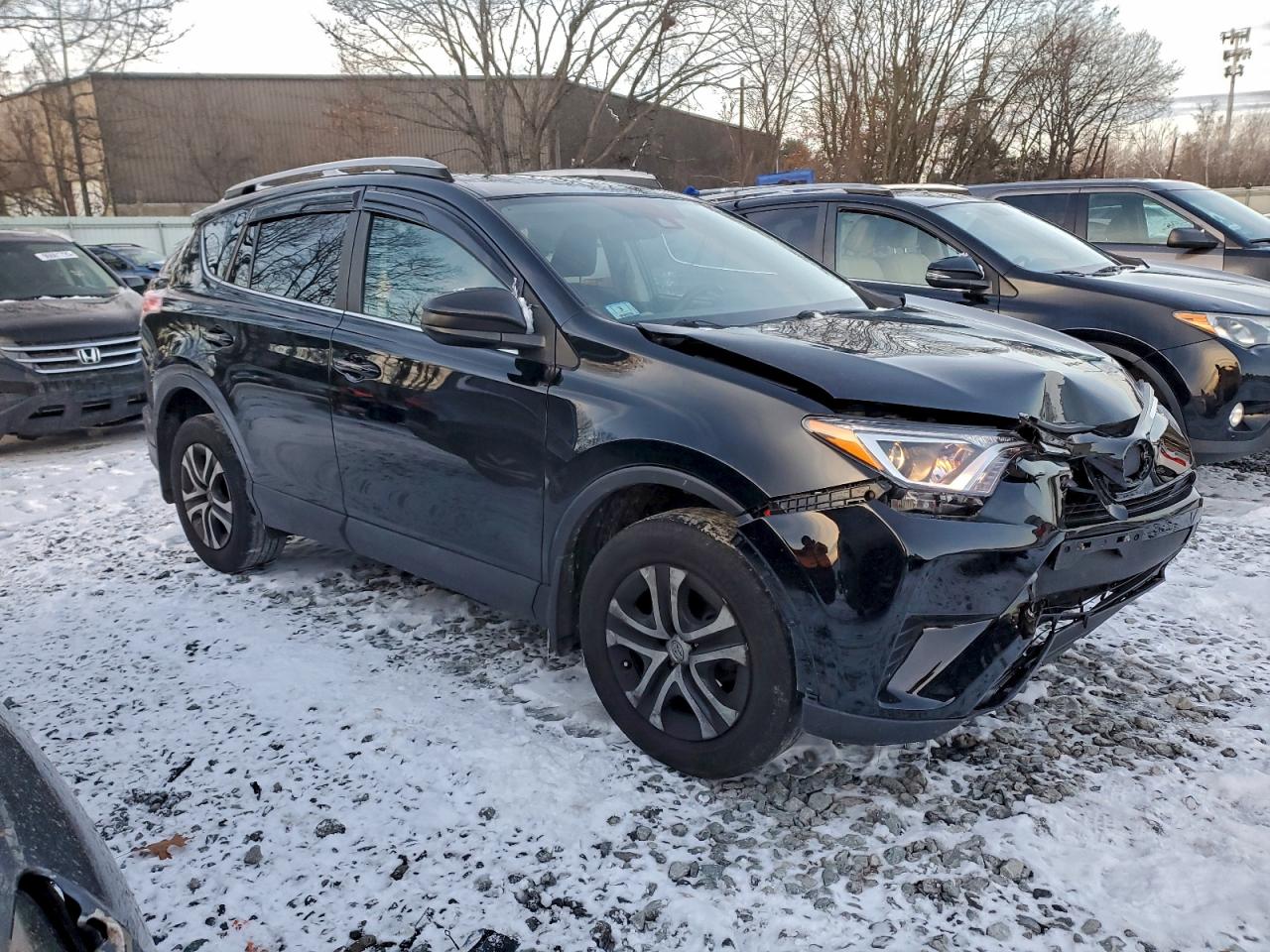 2017 TOYOTA RAV4 LE photo 4