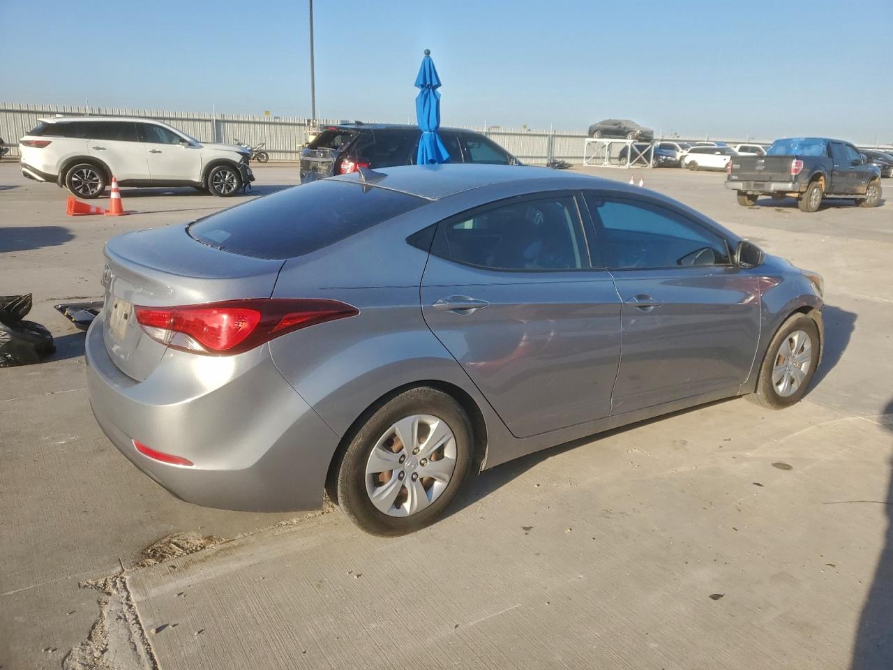 2016 HYUNDAI ELANTRA SE photo 3