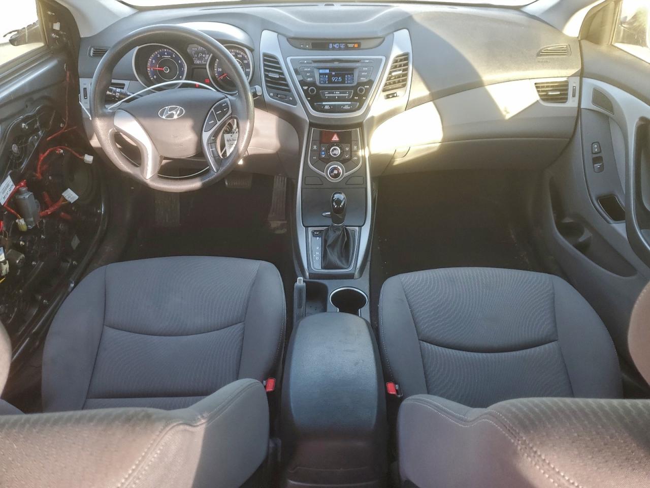 2016 HYUNDAI ELANTRA SE photo 8
