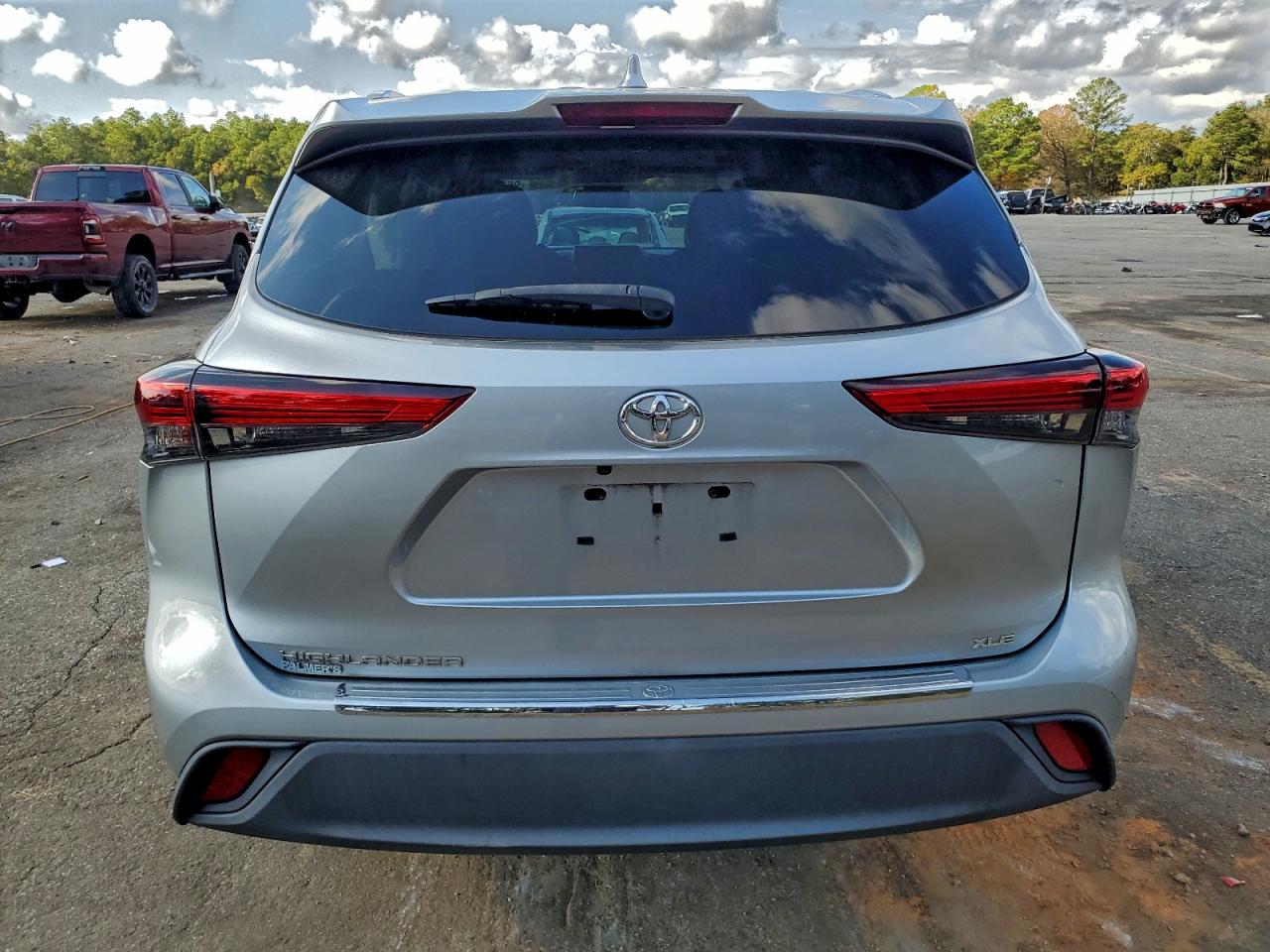 2020 TOYOTA HIGHLANDER XLE photo 6