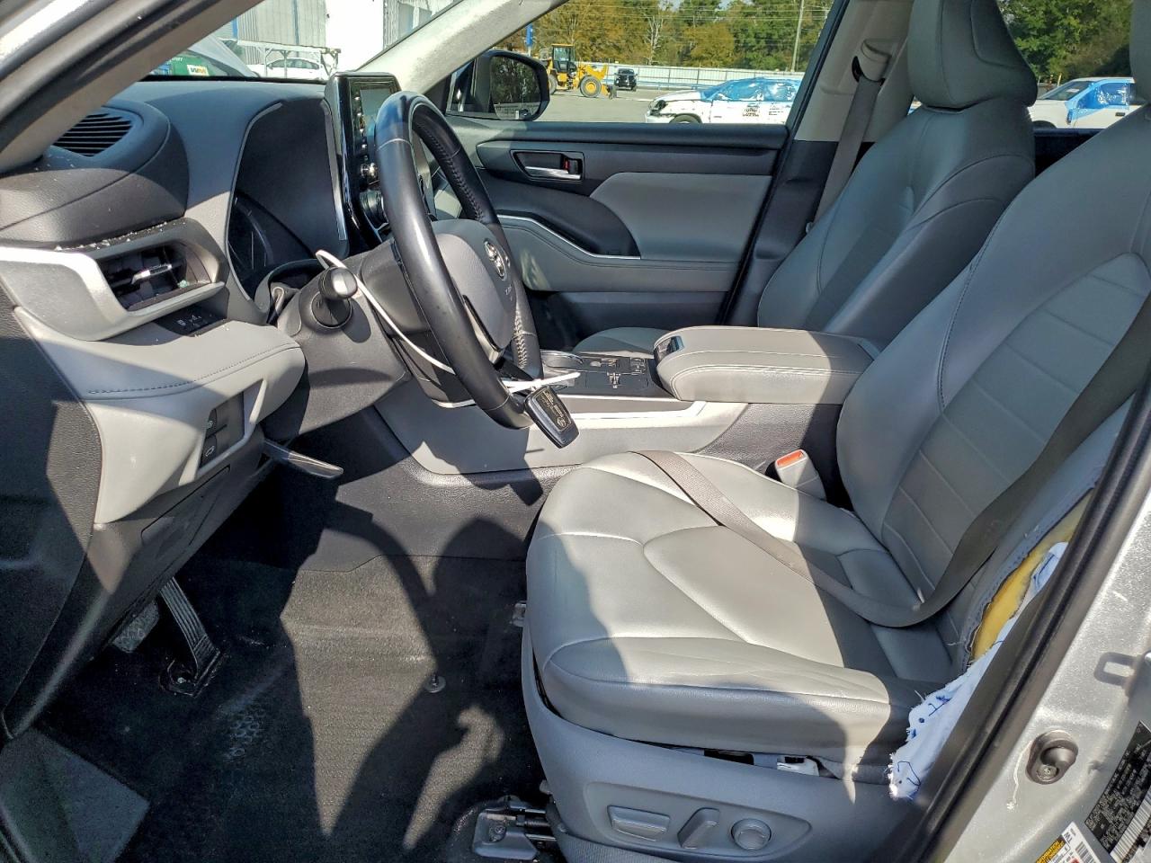2020 TOYOTA HIGHLANDER XLE photo 7