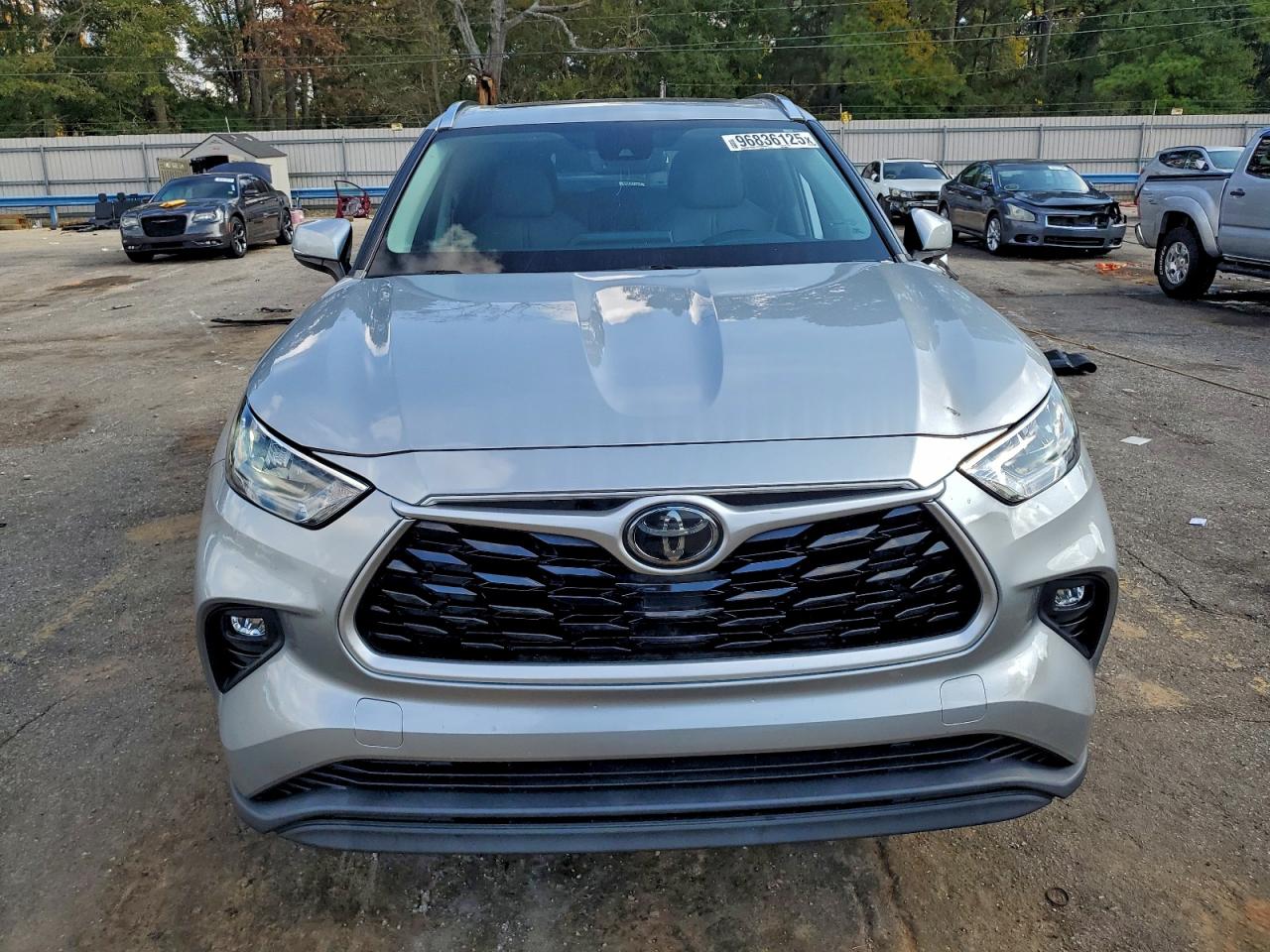 2020 TOYOTA HIGHLANDER XLE photo 5
