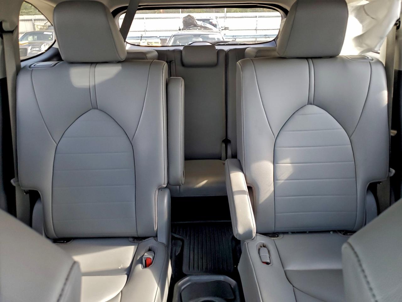 2020 TOYOTA HIGHLANDER XLE photo 10