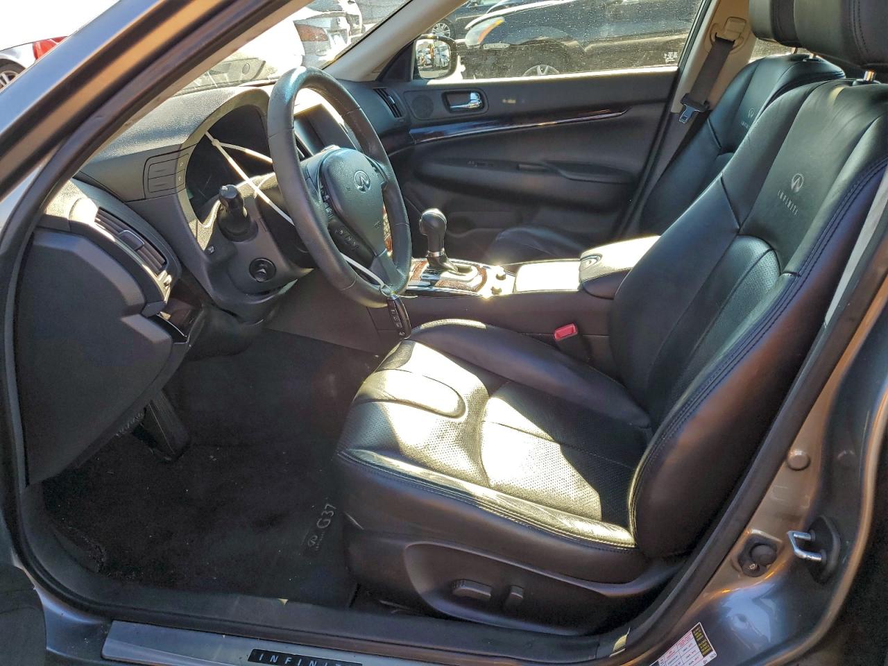 2011 INFINITI G37 BASE photo 7