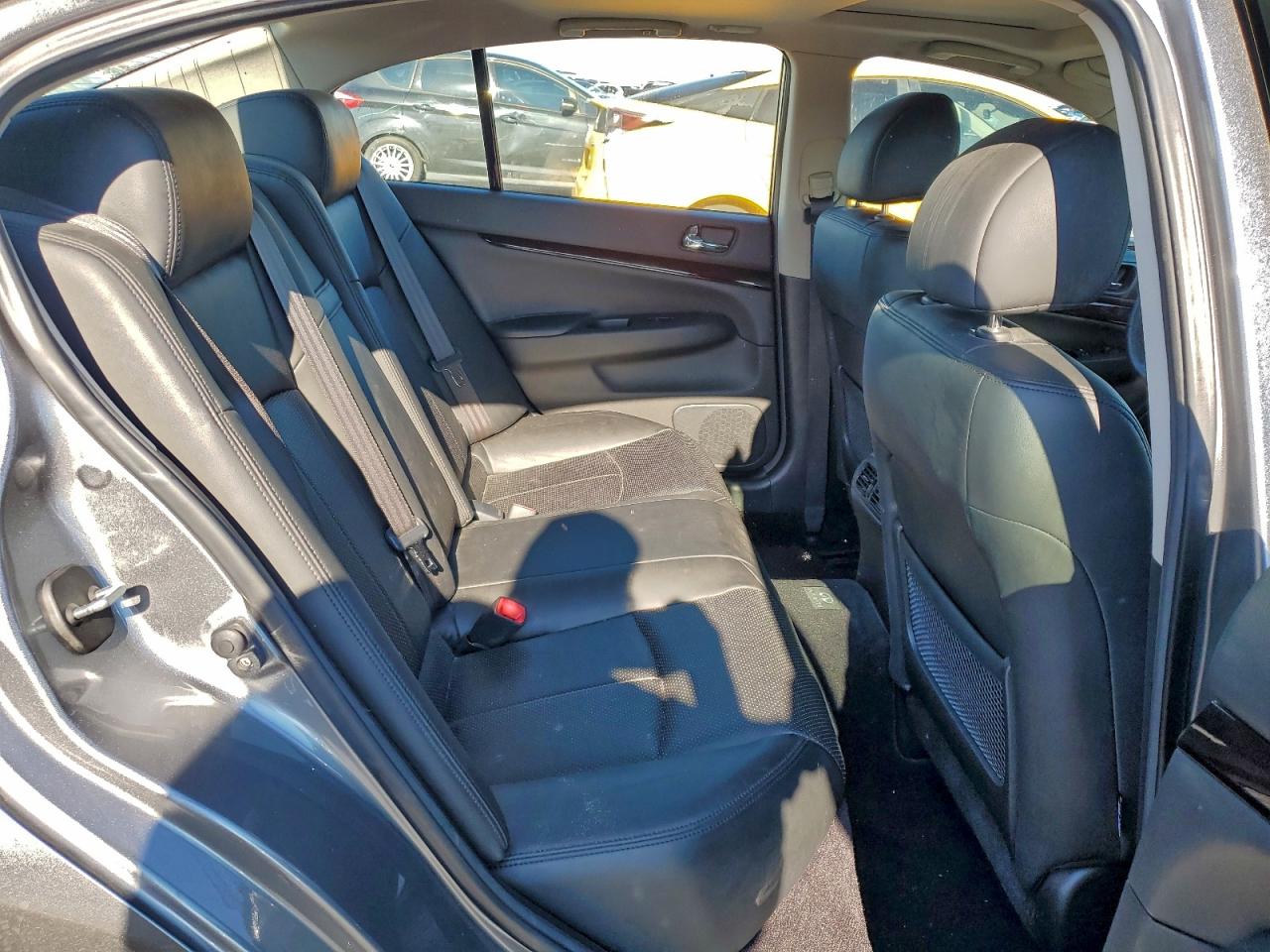 2011 INFINITI G37 BASE photo 10