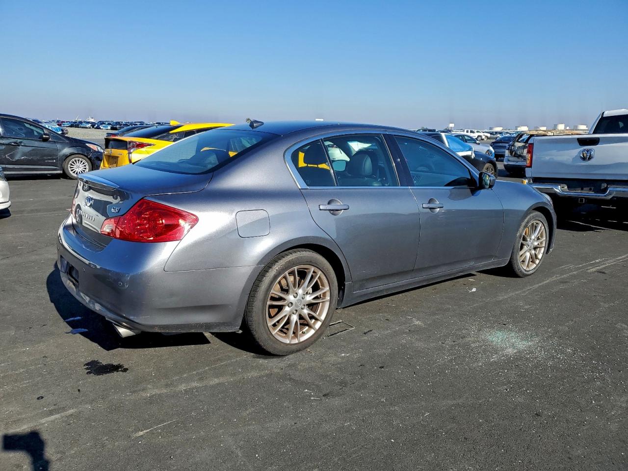 2011 INFINITI G37 BASE photo 3