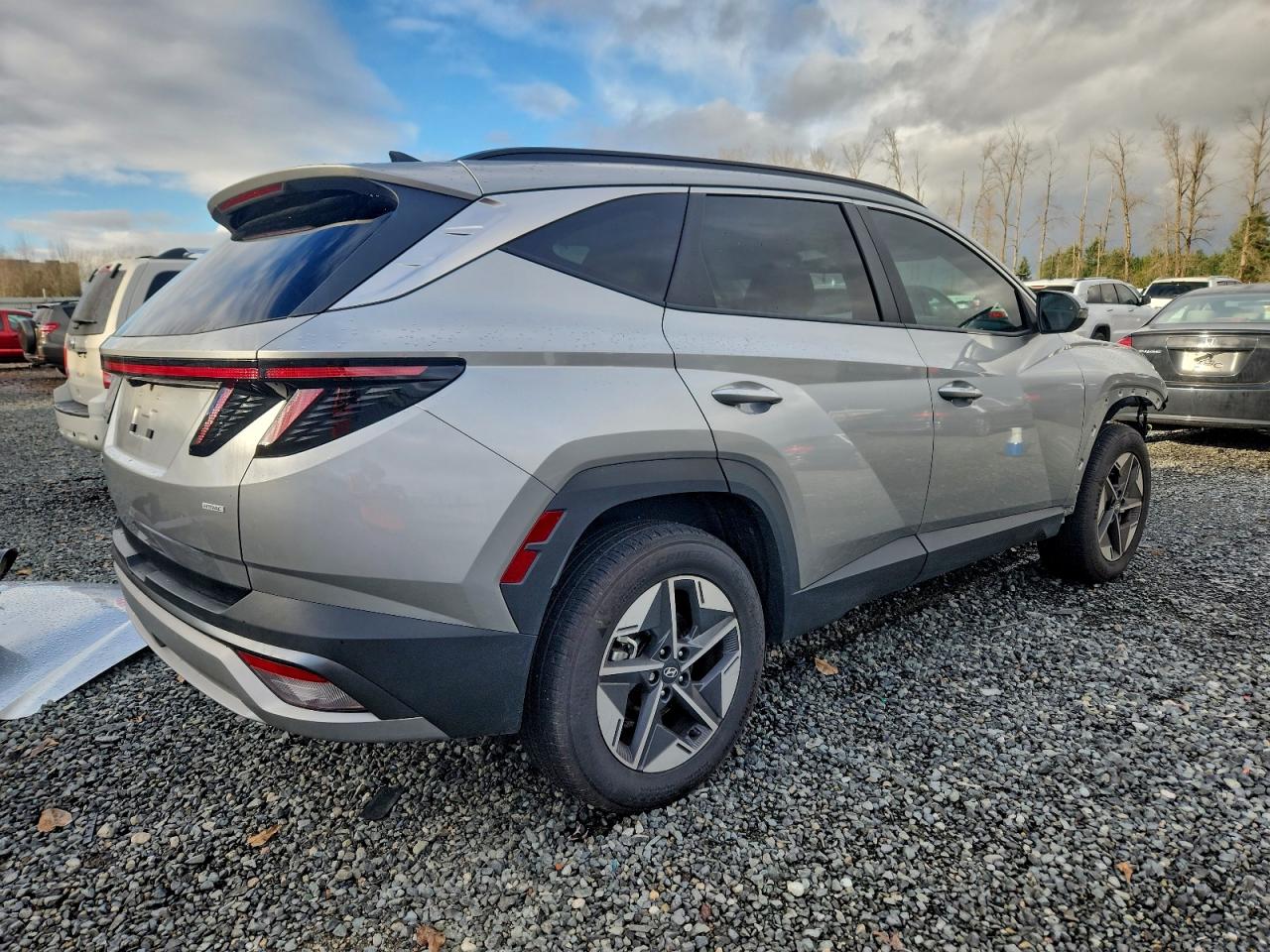 2025 HYUNDAI TUCSON SEL photo 3