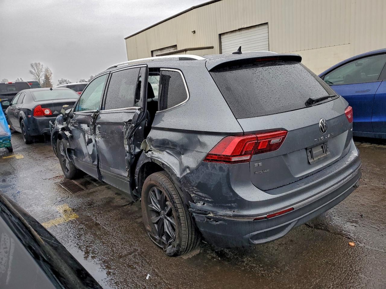 2024 VOLKSWAGEN TIGUAN SE photo 2