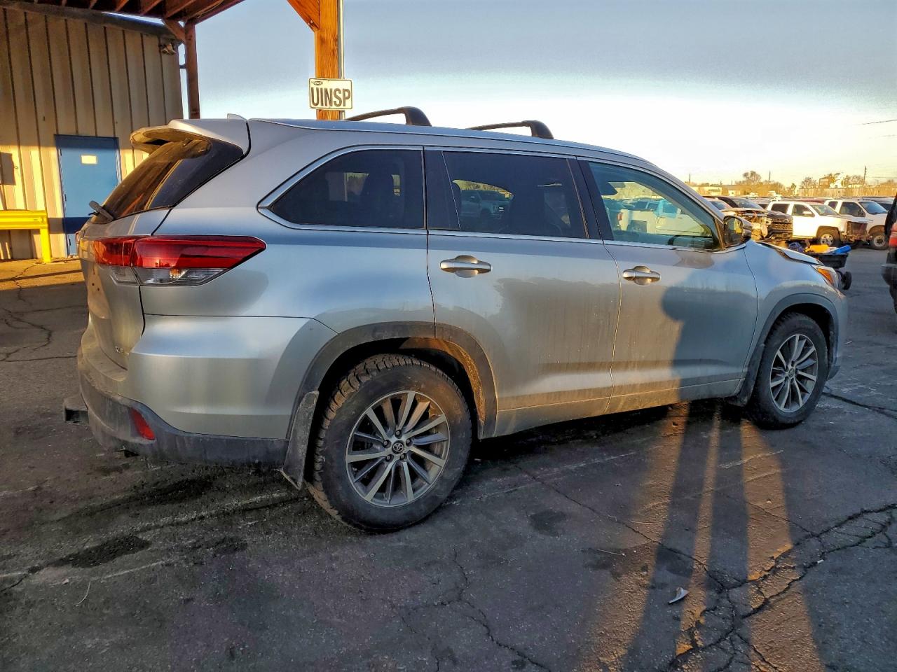 2018 TOYOTA HIGHLANDER SE photo 3