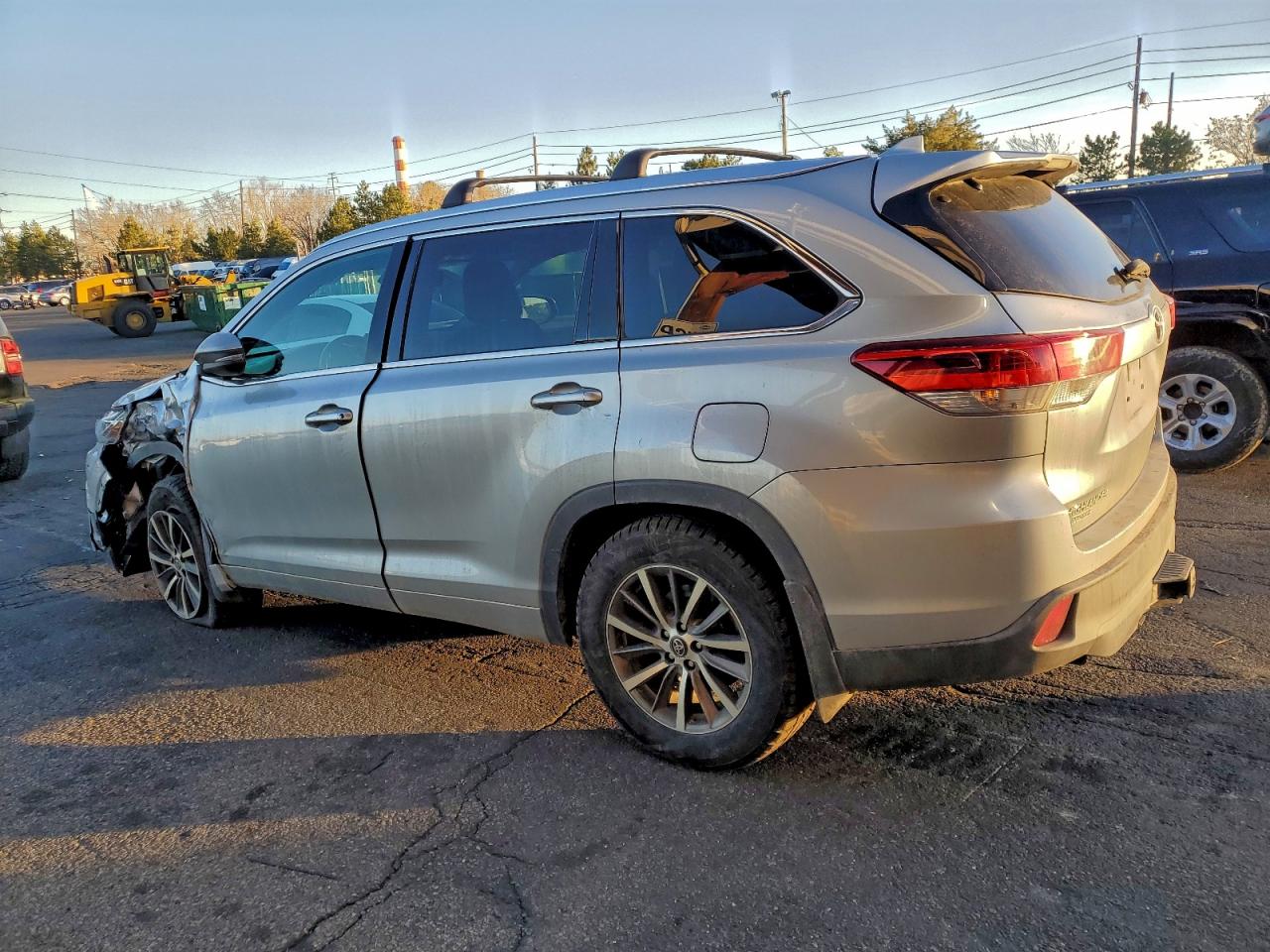 2018 TOYOTA HIGHLANDER SE photo 2