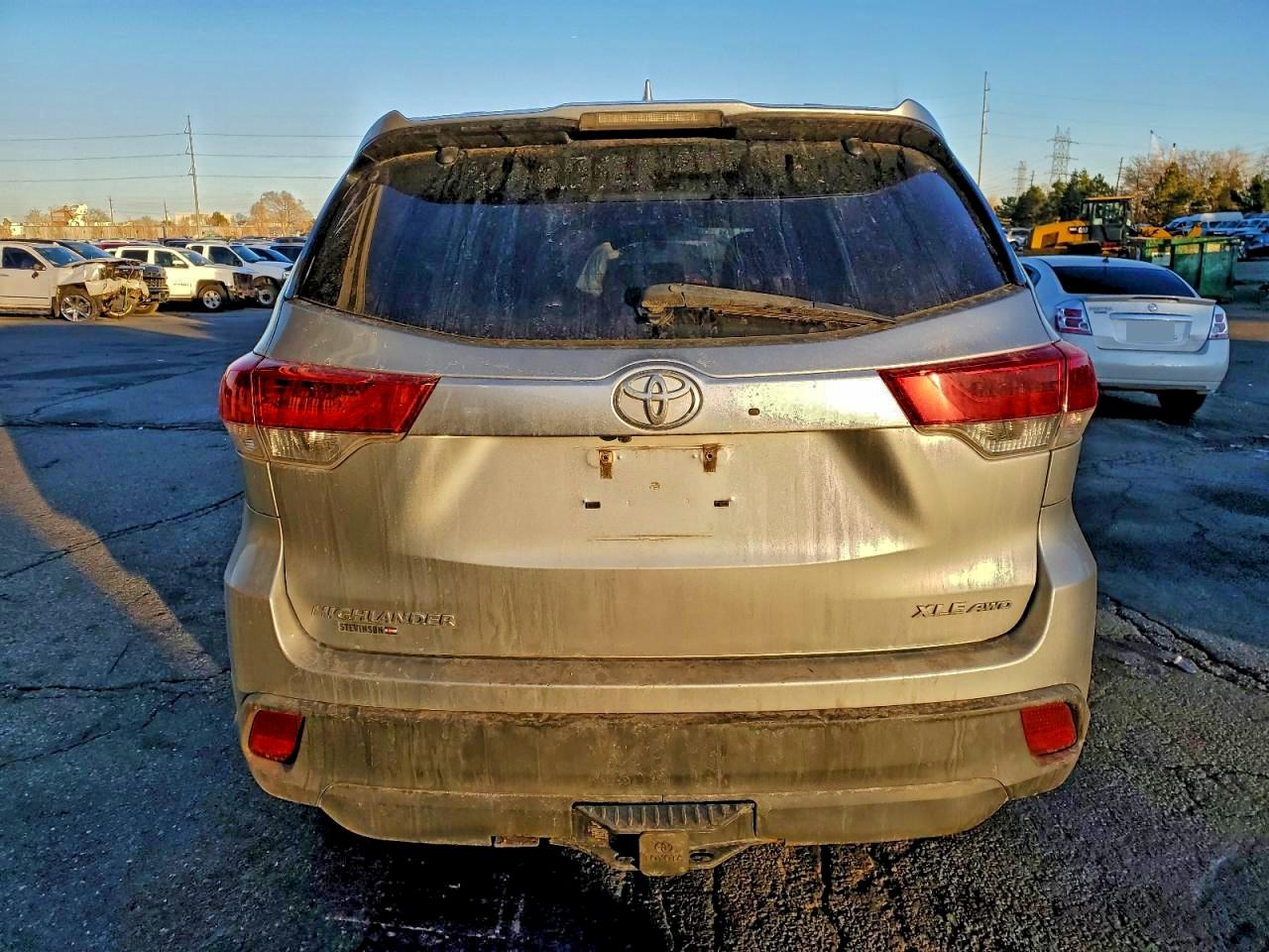 2018 TOYOTA HIGHLANDER SE photo 6